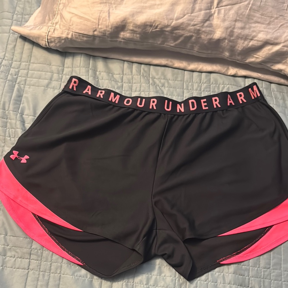 Under Armour Women's Black and Pink Shorts size XXL